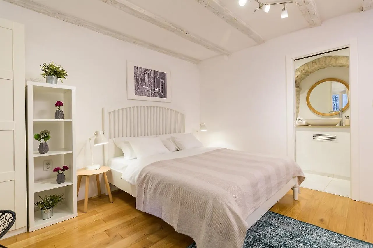 Porpor Apartments In Old Town By Irundo Rovinj